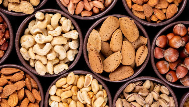 रोज़ाना स्नैक के लिए कच्चे या भुने मेवे? जानिए सेहत के लिए कौन-सा है बेहतर